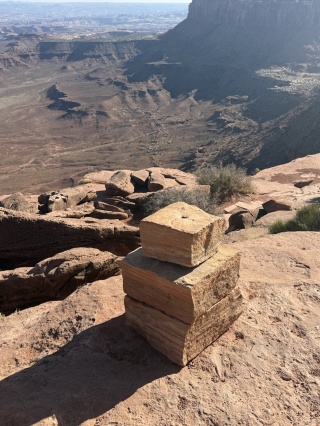 Block cairn