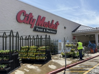 The only game in town, really a spendy Krogers